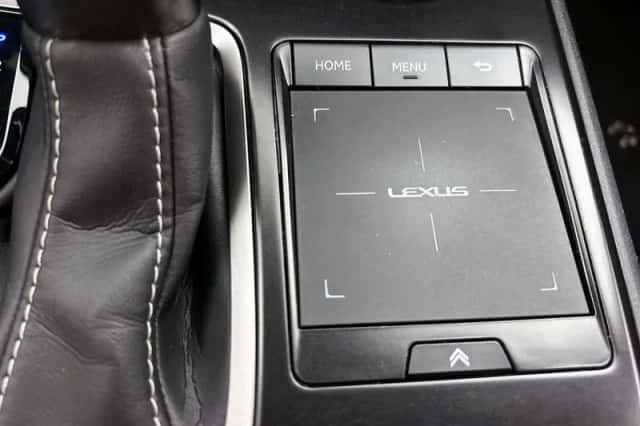 Lexus UX (2022) thumbnail 26