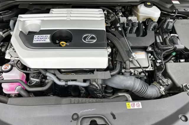 Lexus UX (2022) thumbnail 30