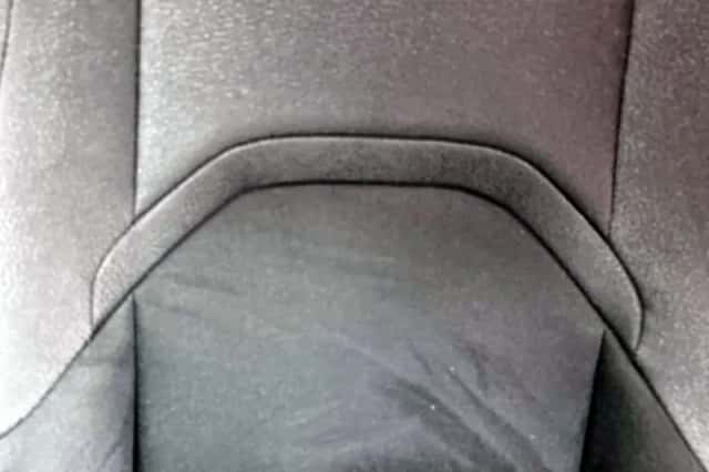 Lexus UX (2022) thumbnail 33