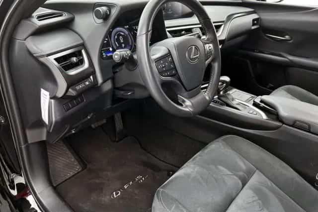 Lexus UX (2022) thumbnail 35