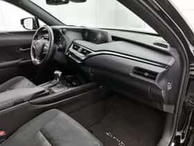 Lexus UX (2022) thumbnail 6