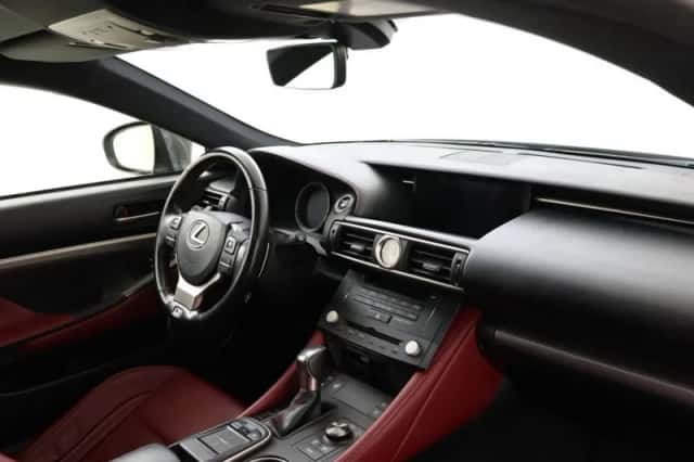 Lexus RC (2017) thumbnail 4