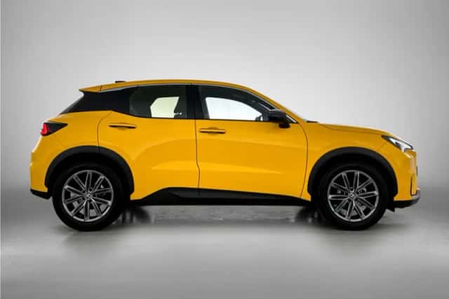 Lexus LBX (2024) thumbnail 11