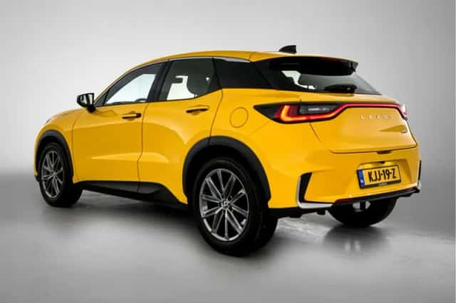 Lexus LBX (2024) thumbnail 13
