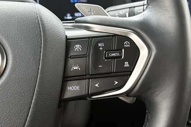 Lexus LBX (2024) thumbnail 14