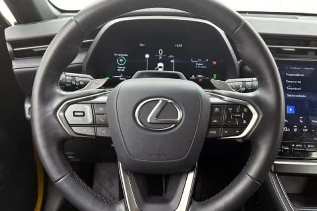 Lexus LBX (2024) thumbnail 17