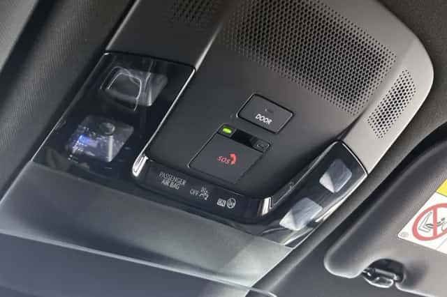 Lexus LBX (2024) thumbnail 24