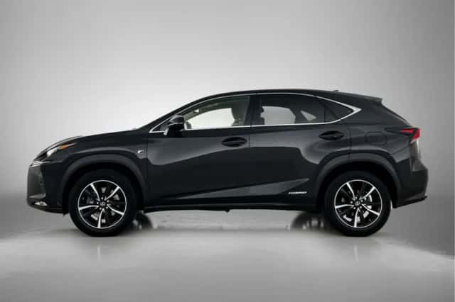 Lexus NX (2020) thumbnail 3