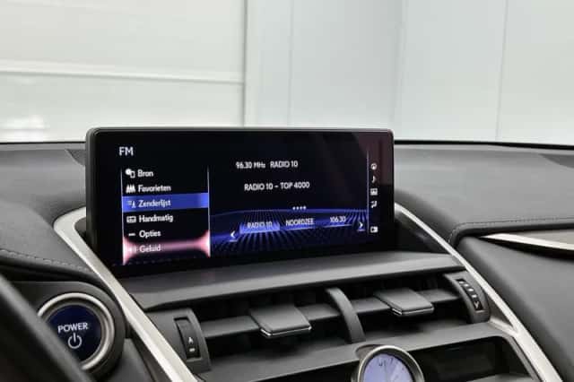 Lexus NX (2020) thumbnail 8