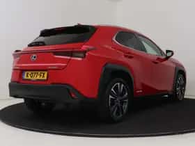 Lexus UX (2019) thumbnail 2