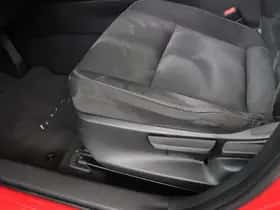 Lexus UX (2019) thumbnail 11