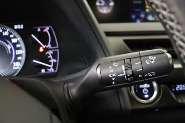 Lexus UX (2019) thumbnail 20
