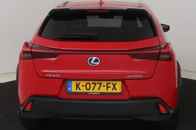 Lexus UX (2019) thumbnail 25