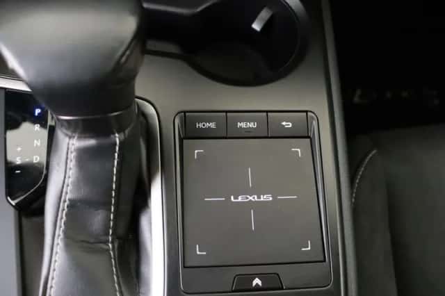 Lexus UX (2019) thumbnail 29