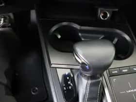 Lexus UX (2019) thumbnail 30