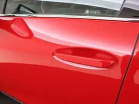 Lexus UX (2019) thumbnail 4