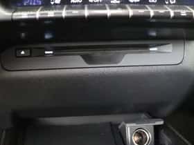 Lexus UX (2019) thumbnail 31