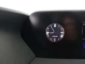 Lexus UX (2019) thumbnail 37