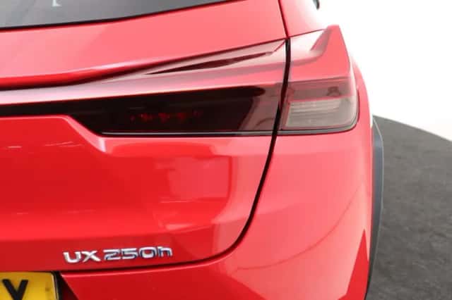 Lexus UX (2019) thumbnail 40