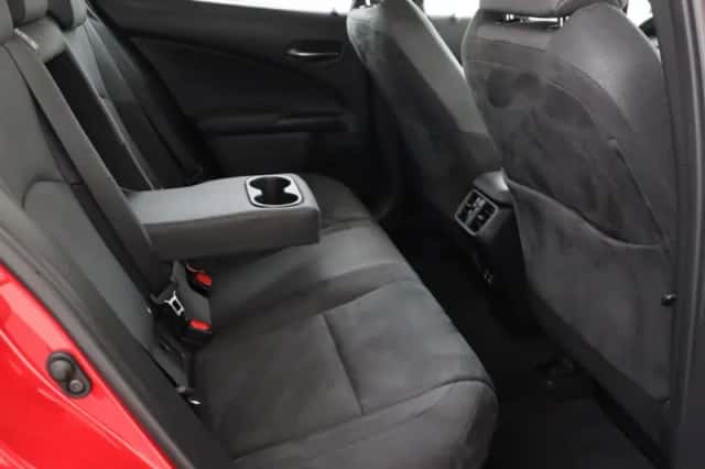 Lexus UX (2019) thumbnail 44