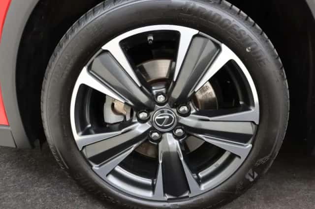 Lexus UX (2019) thumbnail 6