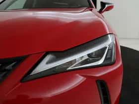 Lexus UX (2019) thumbnail 9