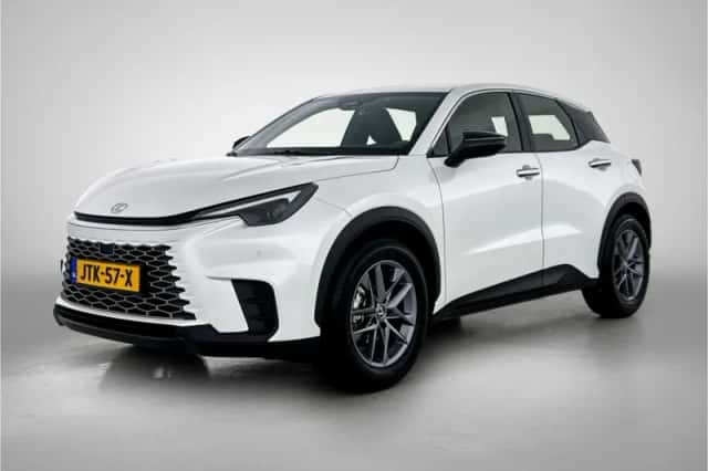 Lexus LBX (2025) thumbnail 1