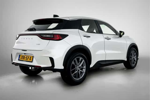 Lexus LBX (2025) thumbnail 2