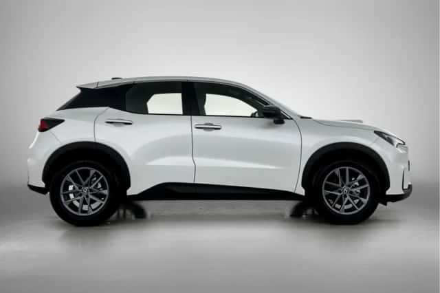 Lexus LBX (2025) thumbnail 11