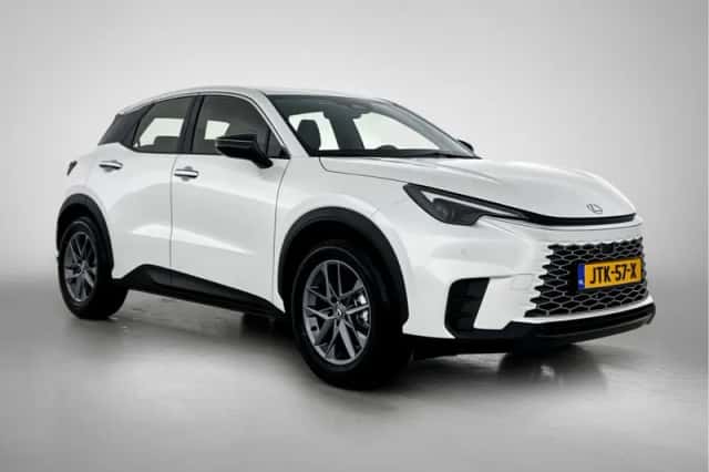 Lexus LBX (2025) thumbnail 12
