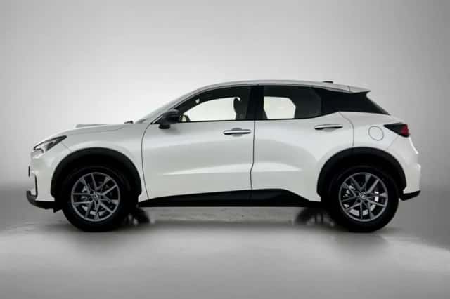Lexus LBX (2025) thumbnail 3
