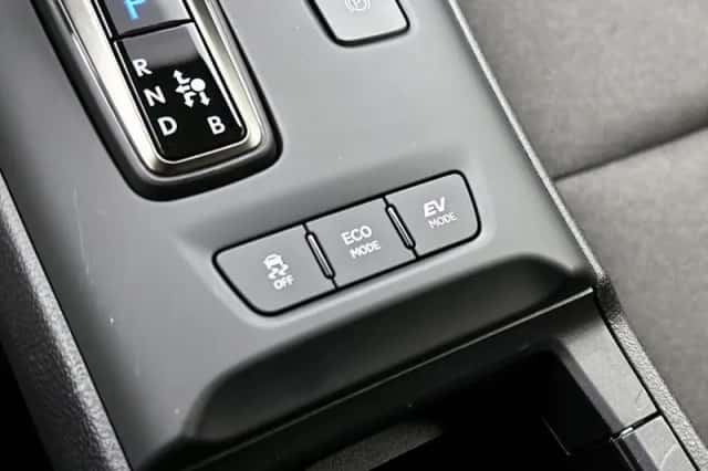 Lexus LBX (2025) thumbnail 25