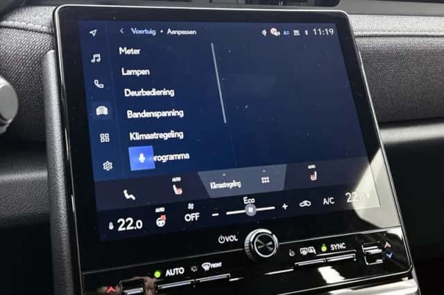 Lexus LBX (2025) thumbnail 35