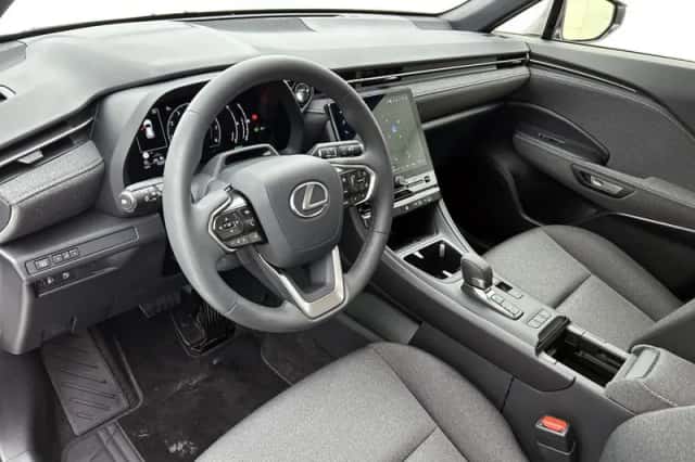 Lexus LBX (2025) thumbnail 37