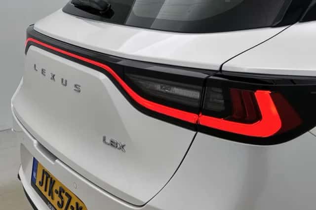 Lexus LBX (2025) thumbnail 39