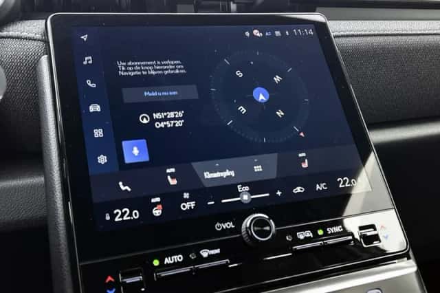 Lexus LBX (2025) thumbnail 7