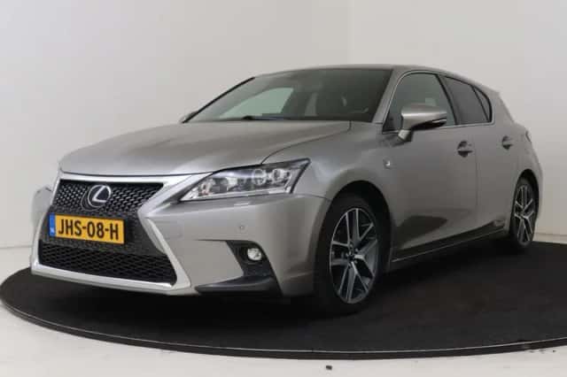 Lexus CT (2016) thumbnail 1