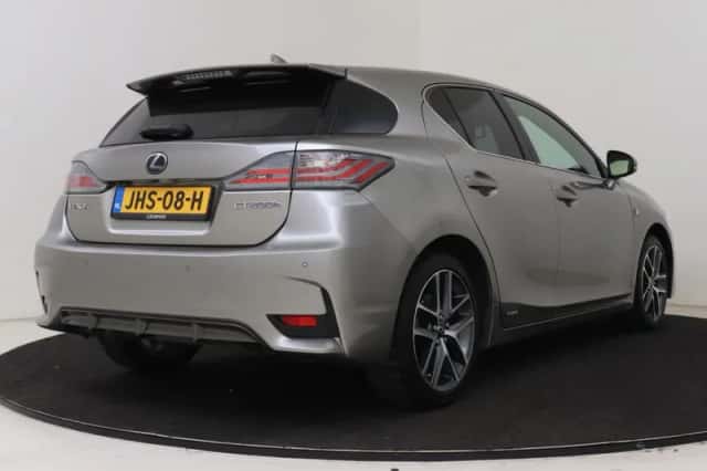 Lexus CT (2016) thumbnail 2