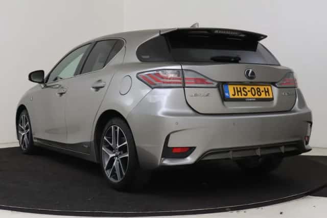 Lexus CT (2016) thumbnail 16