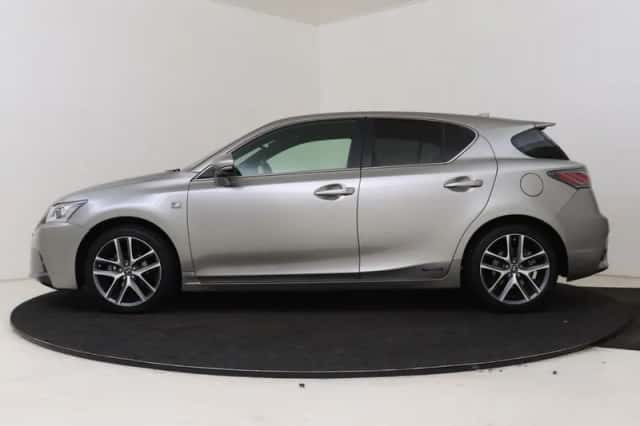 Lexus CT (2016) thumbnail 3