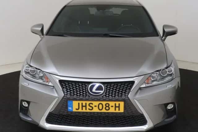 Lexus CT (2016) thumbnail 24