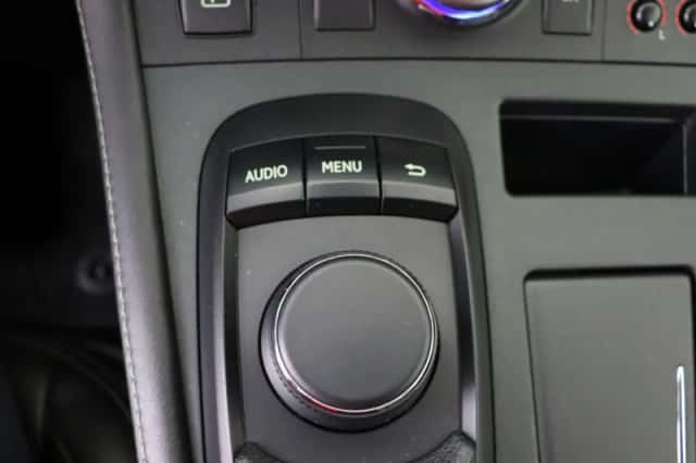 Lexus CT (2016) thumbnail 26