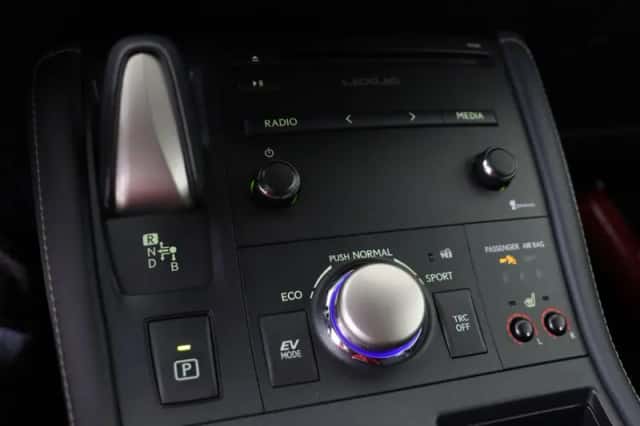 Lexus CT (2016) thumbnail 28