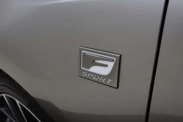 Lexus CT (2016) thumbnail 7
