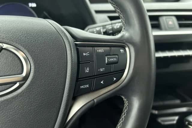 Lexus UX (2021) thumbnail 14