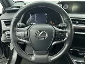 Lexus UX (2021) thumbnail 17