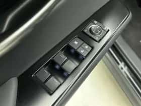 Lexus UX (2021) thumbnail 21