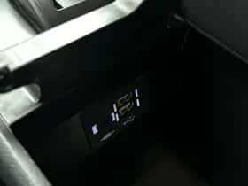 Lexus UX (2021) thumbnail 23