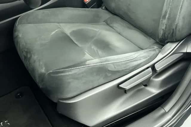 Lexus UX (2021) thumbnail 28