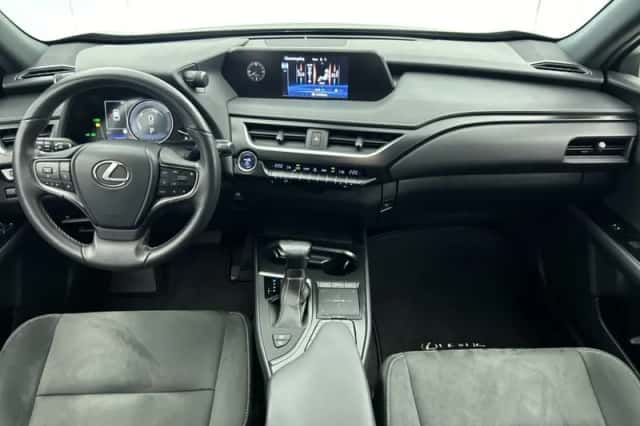 Lexus UX (2021) thumbnail 4